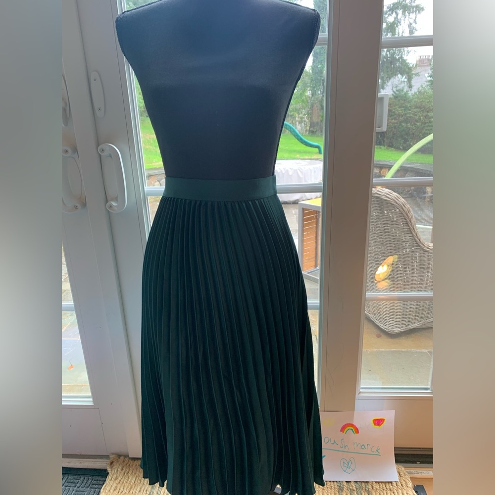 Pleated emerald green H&M skirt size 10